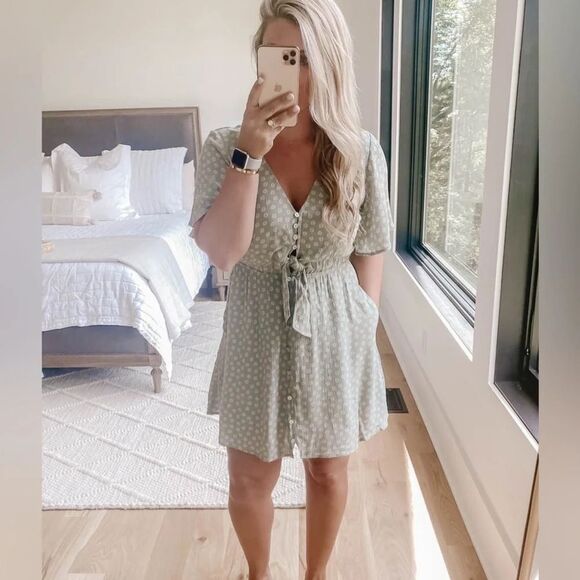 Abercrombie butterfly sleeves mini‎ dress size XS. Faded sage color - Picture 1 of 4
